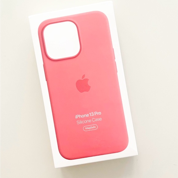 Apple iPhone 13 Pro Silicone Case with MagSafe - Picture 3 of 4